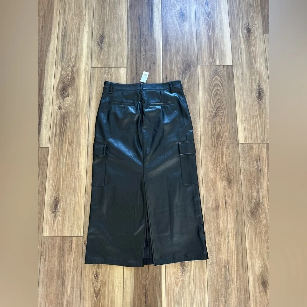 GAP womens vegan leather cargo midi skirt size 6 NWT